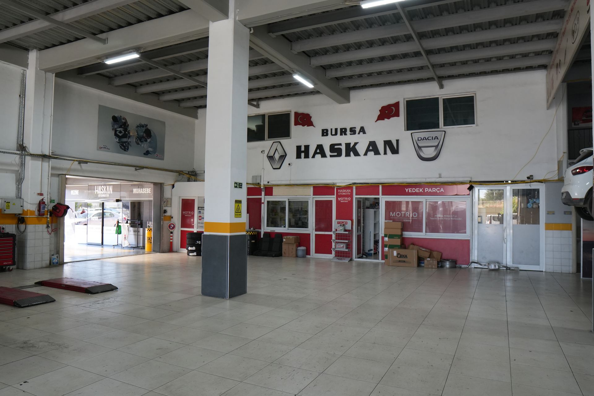 Bursa Haskan Otomotiv atölye içi